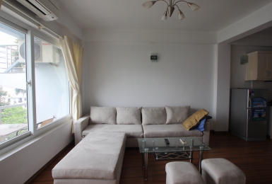 Lake view one bedroom apartment for rent on Tu Hoa street, Tay Ho, Hanoi